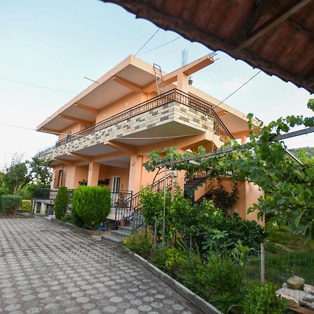 Apartment Darlin Berat Bagian luar foto