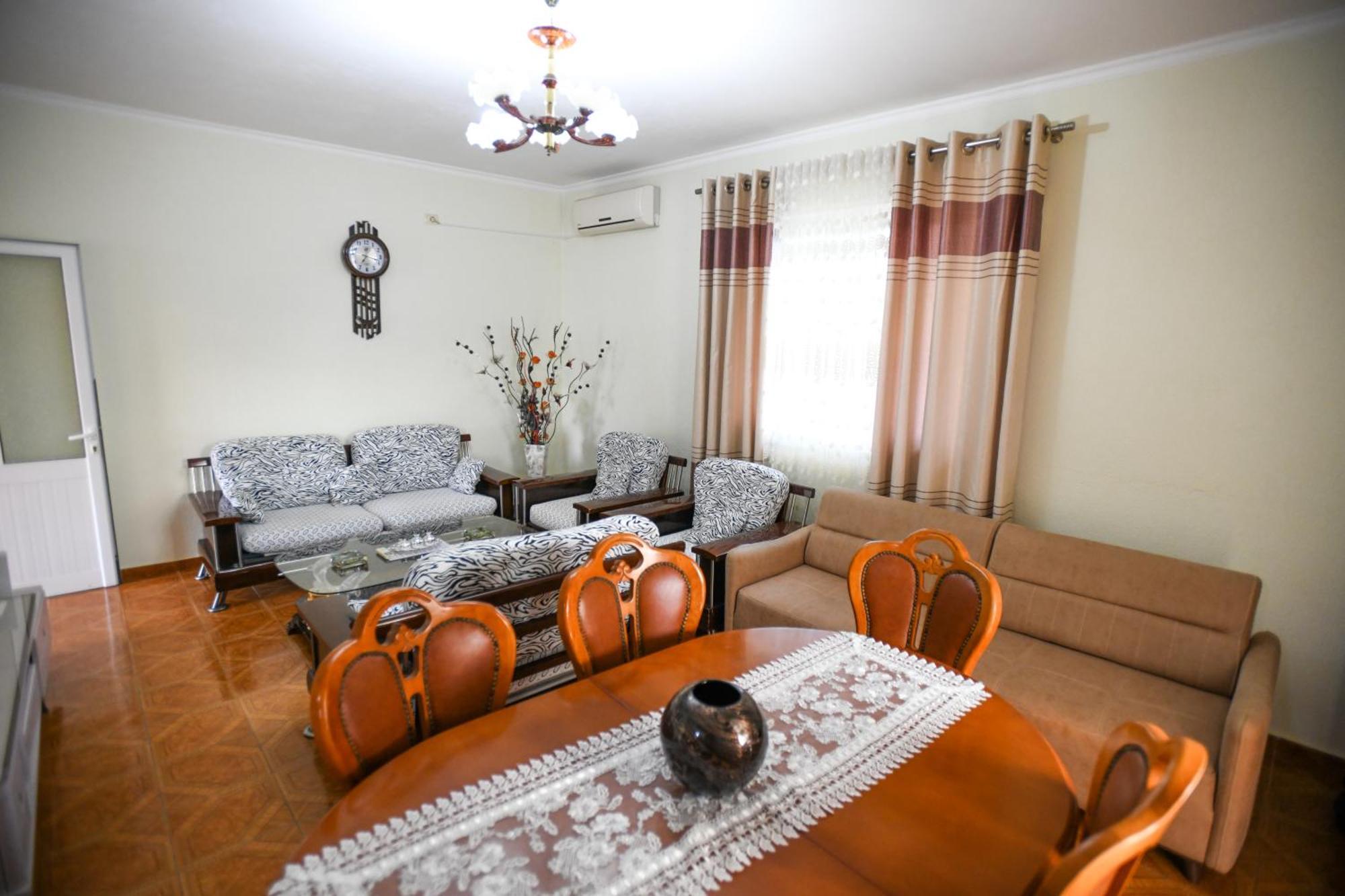 Apartment Darlin Berat Bagian luar foto