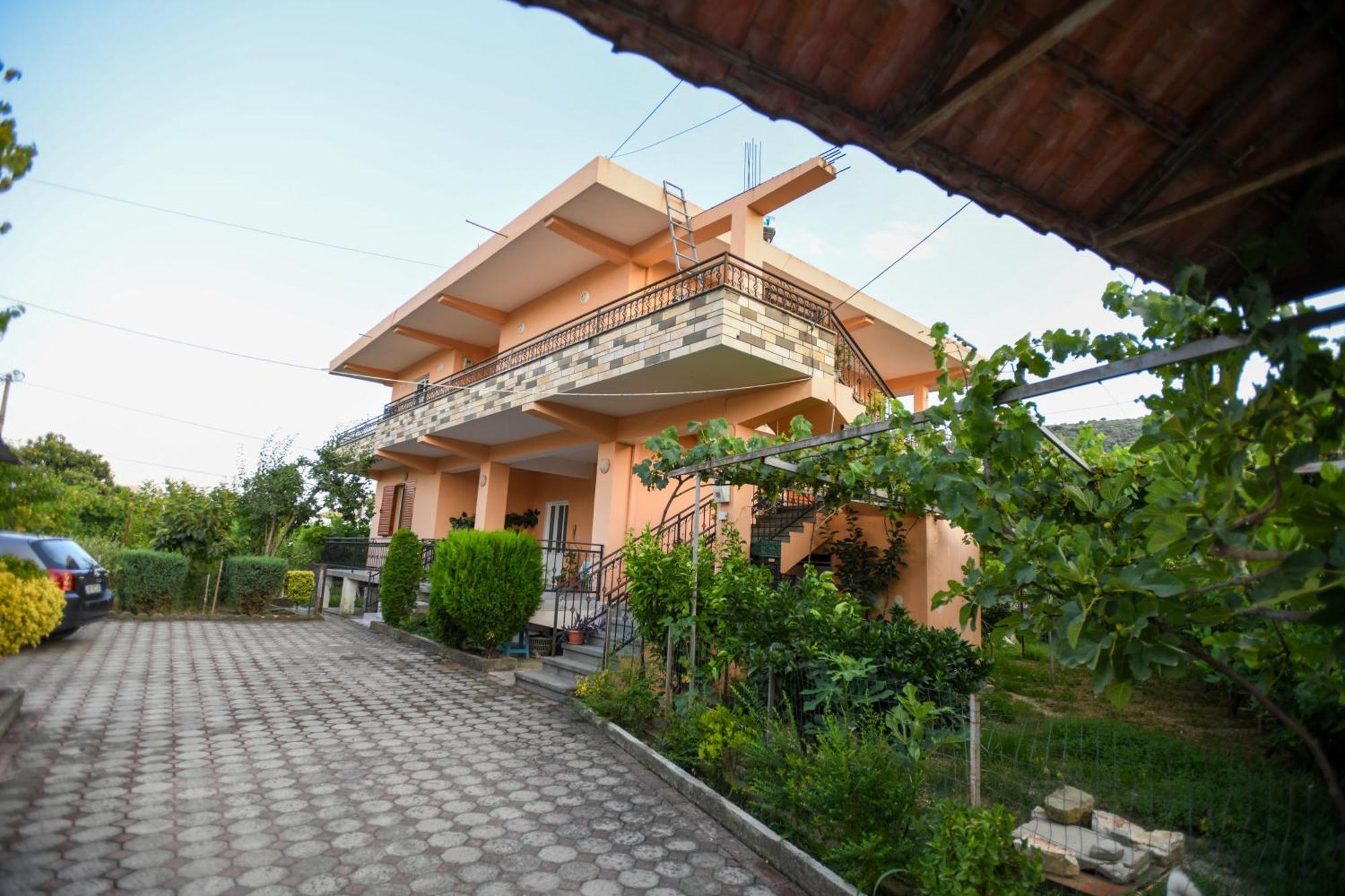 Apartment Darlin Berat Bagian luar foto