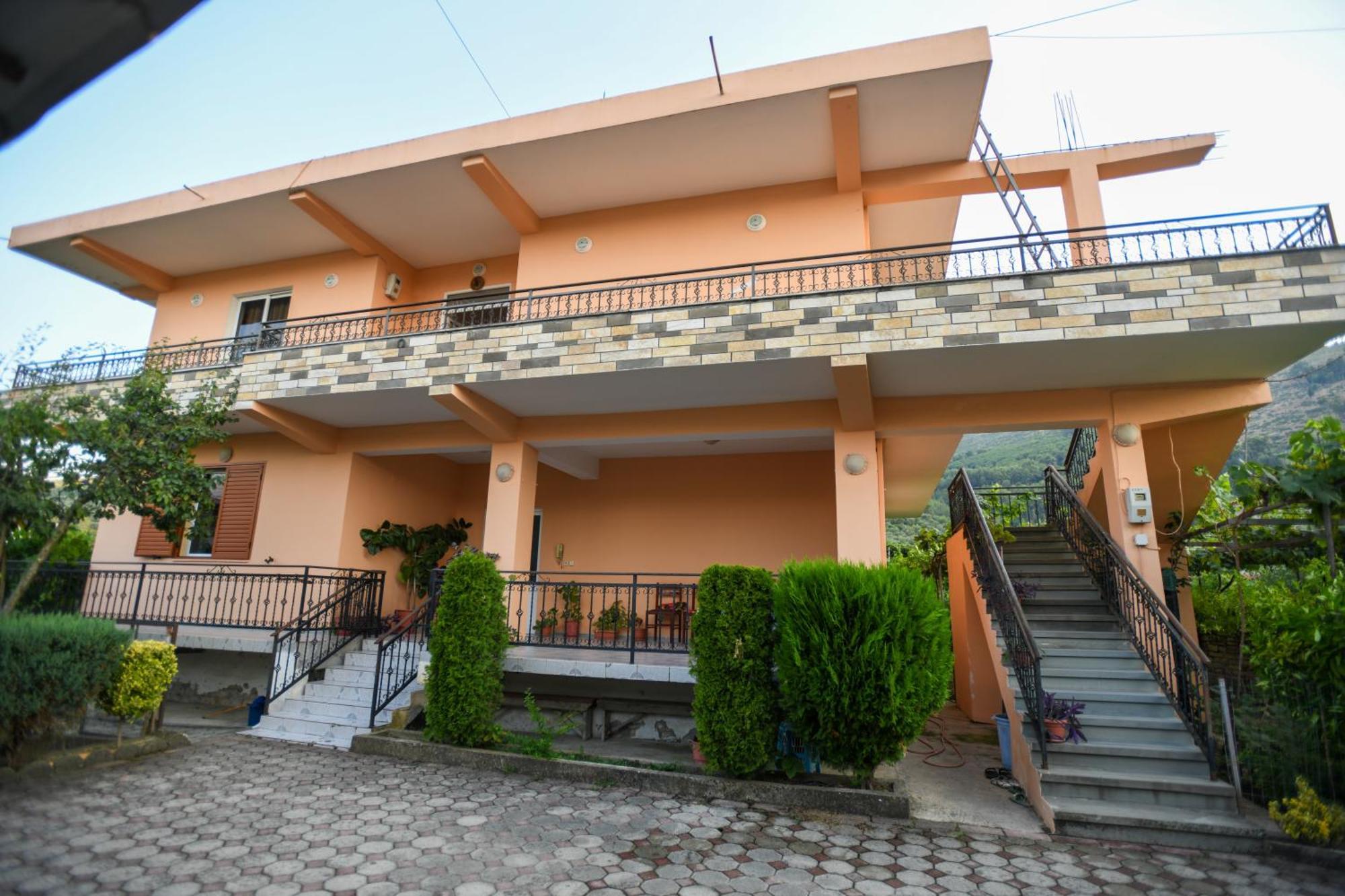 Apartment Darlin Berat Bagian luar foto