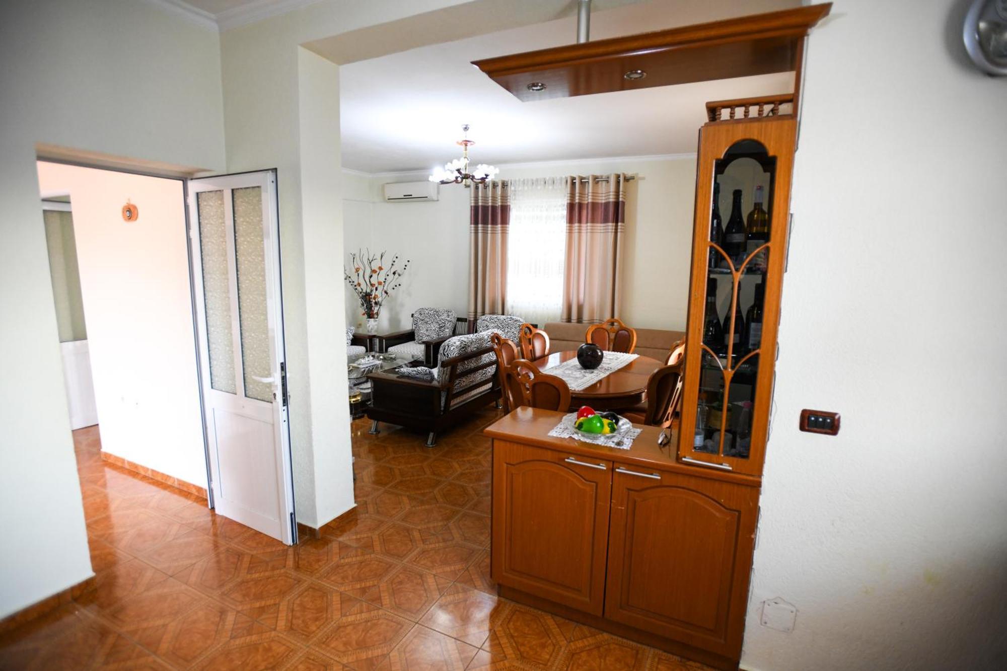 Apartment Darlin Berat Bagian luar foto